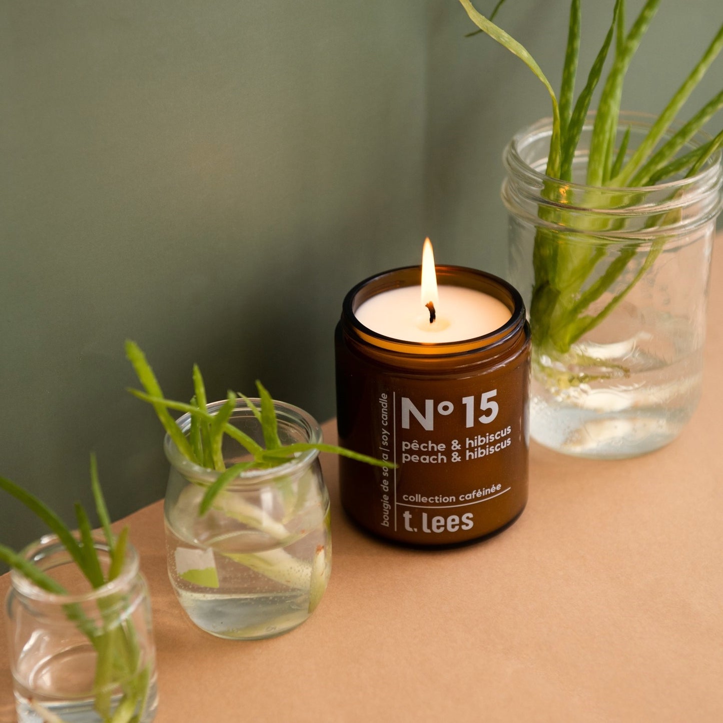 Peach & hibiscus candle